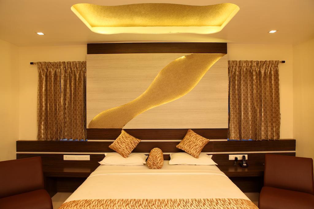 Hotel Sbs Grand Coimbatore Habitación foto