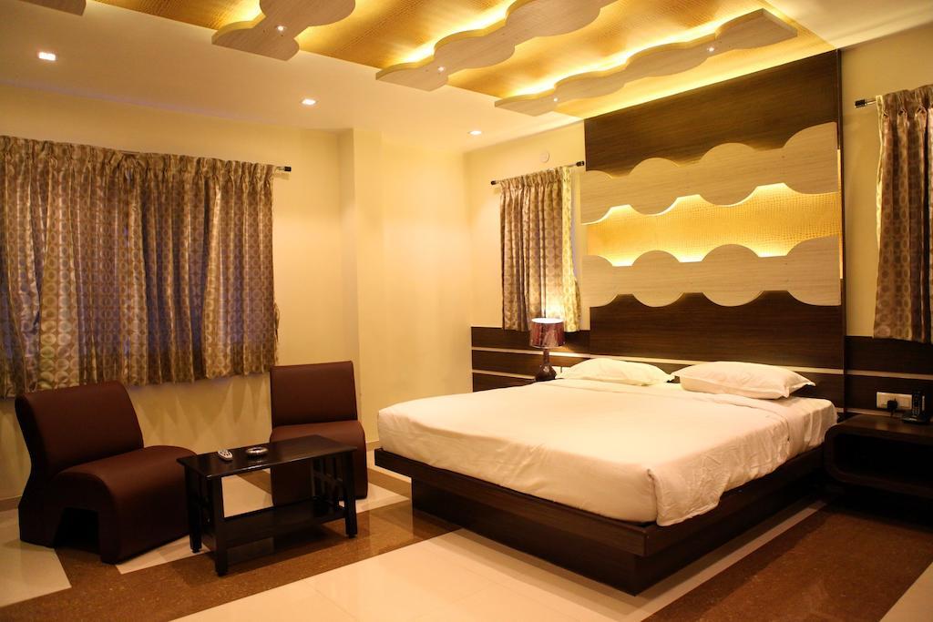 Hotel Sbs Grand Coimbatore Habitación foto