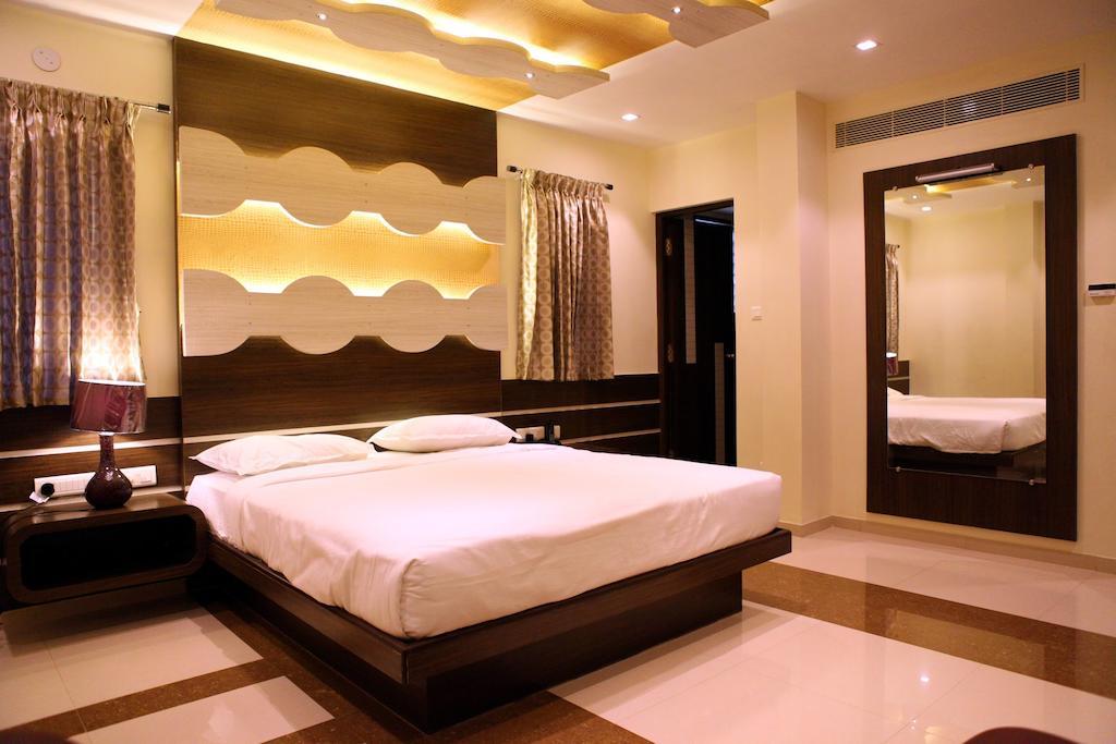 Hotel Sbs Grand Coimbatore Habitación foto