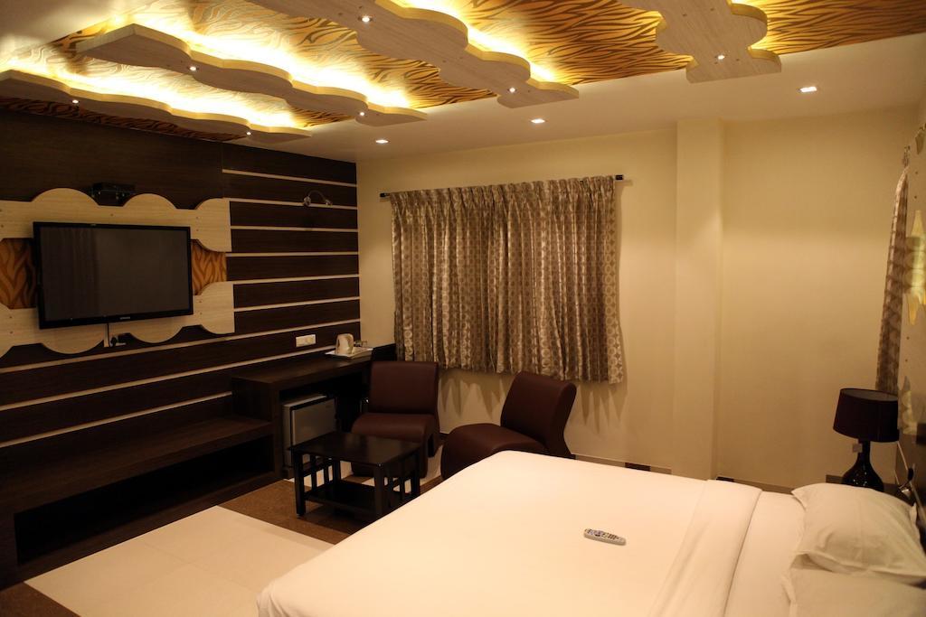 Hotel Sbs Grand Coimbatore Habitación foto