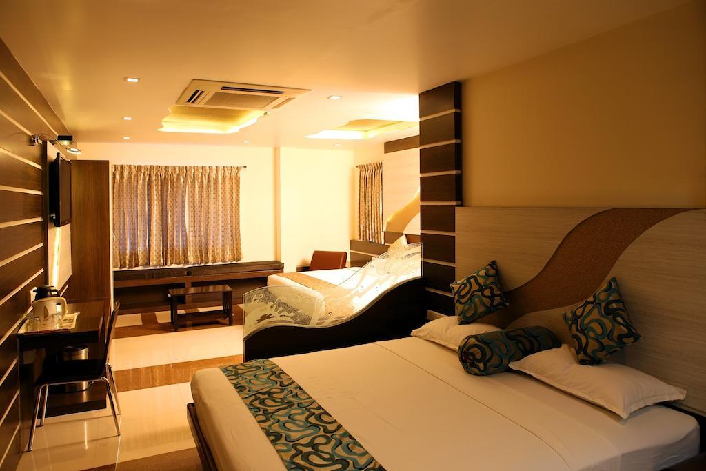 Hotel Sbs Grand Coimbatore Habitación foto